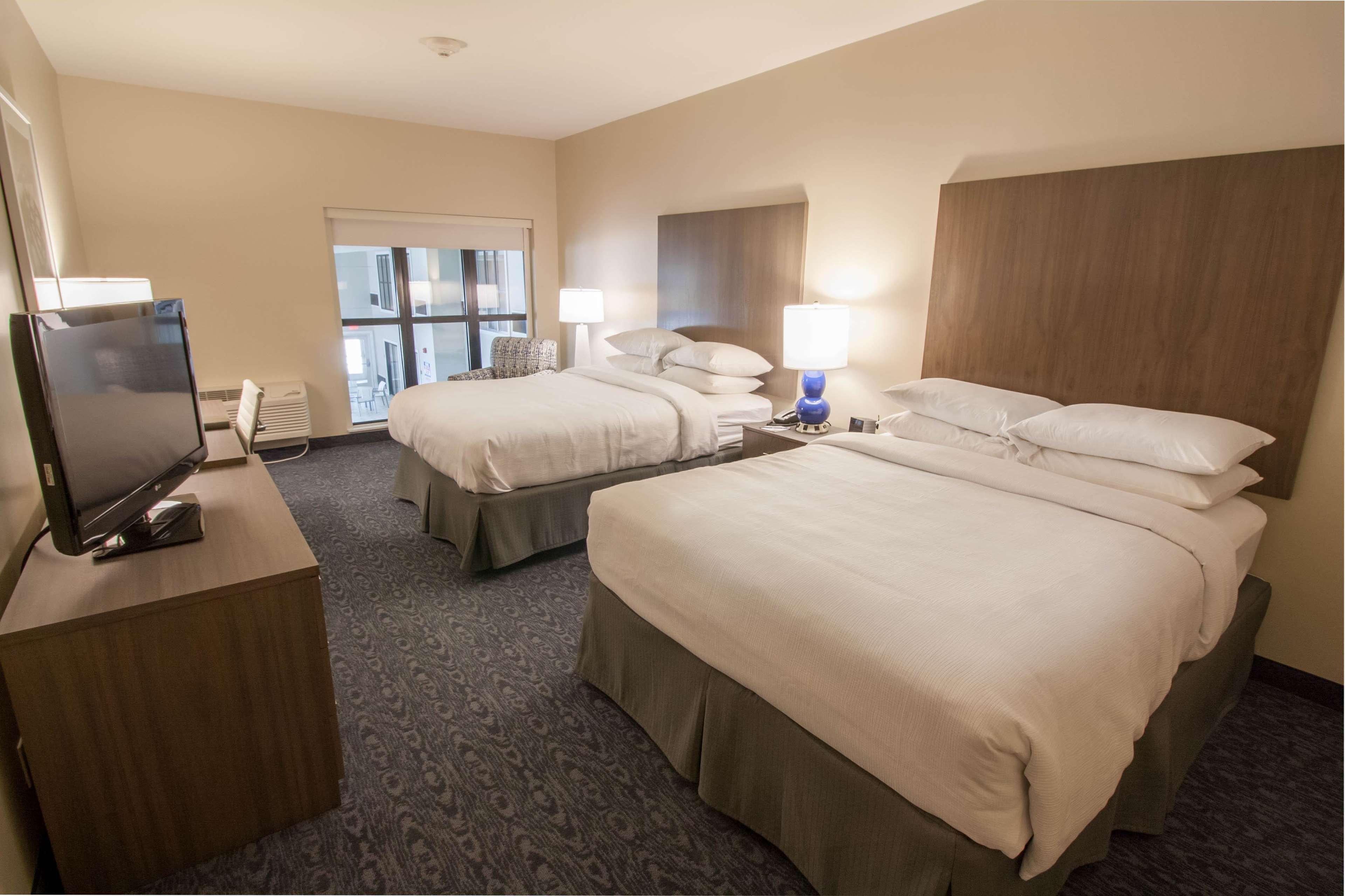 Hotel Renovo Des Moines Urbandale,Tapestry Collection Hilton Dış mekan fotoğraf