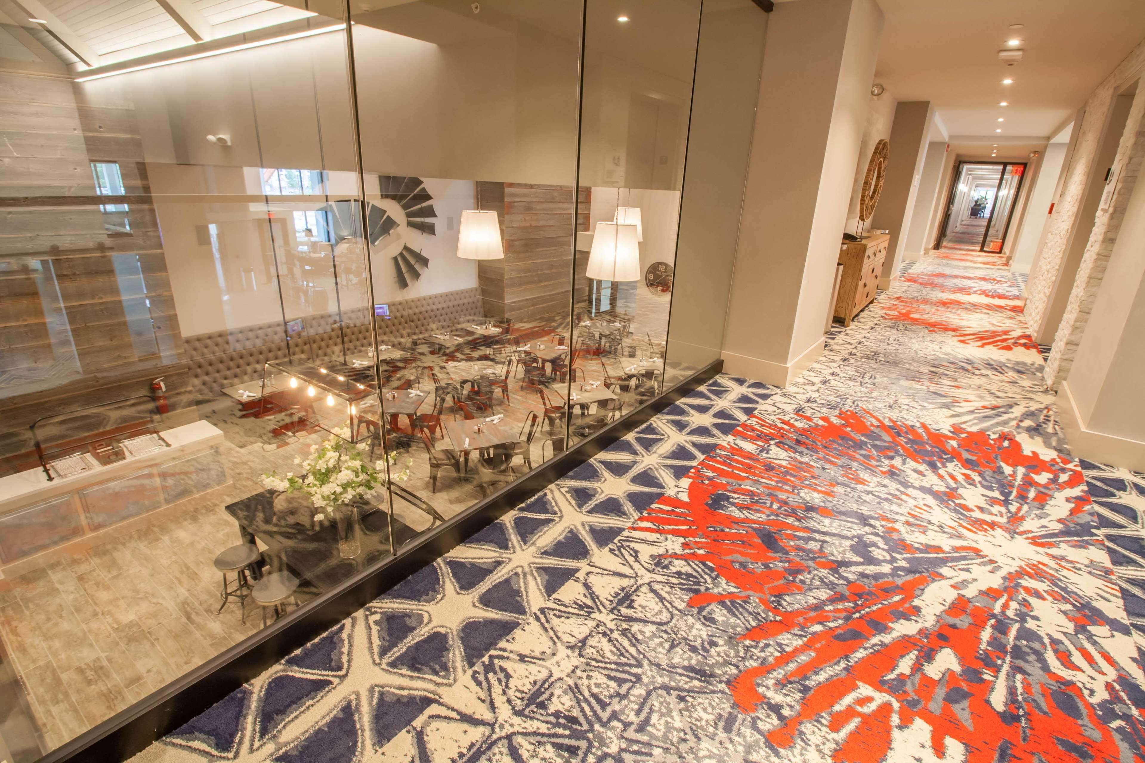 Hotel Renovo Des Moines Urbandale,Tapestry Collection Hilton Dış mekan fotoğraf