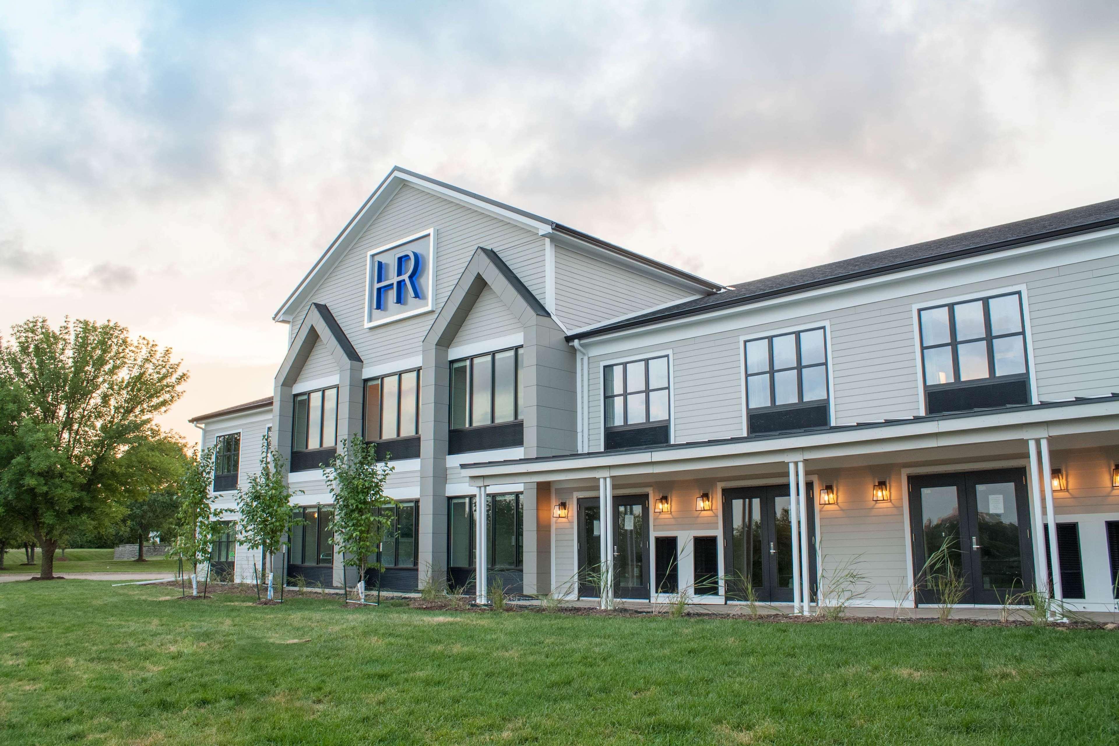 Hotel Renovo Des Moines Urbandale,Tapestry Collection Hilton Dış mekan fotoğraf