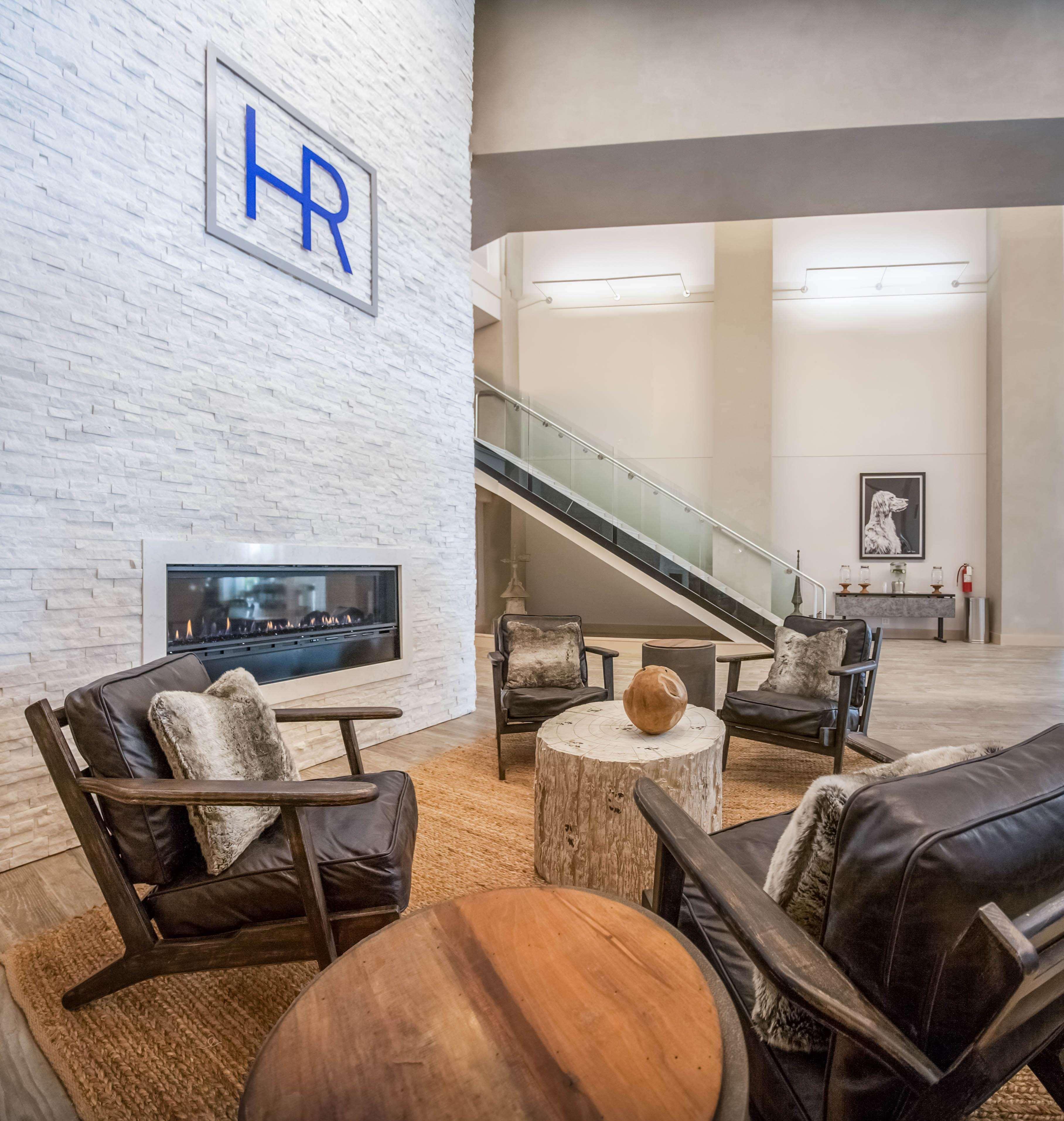 Hotel Renovo Des Moines Urbandale,Tapestry Collection Hilton Dış mekan fotoğraf