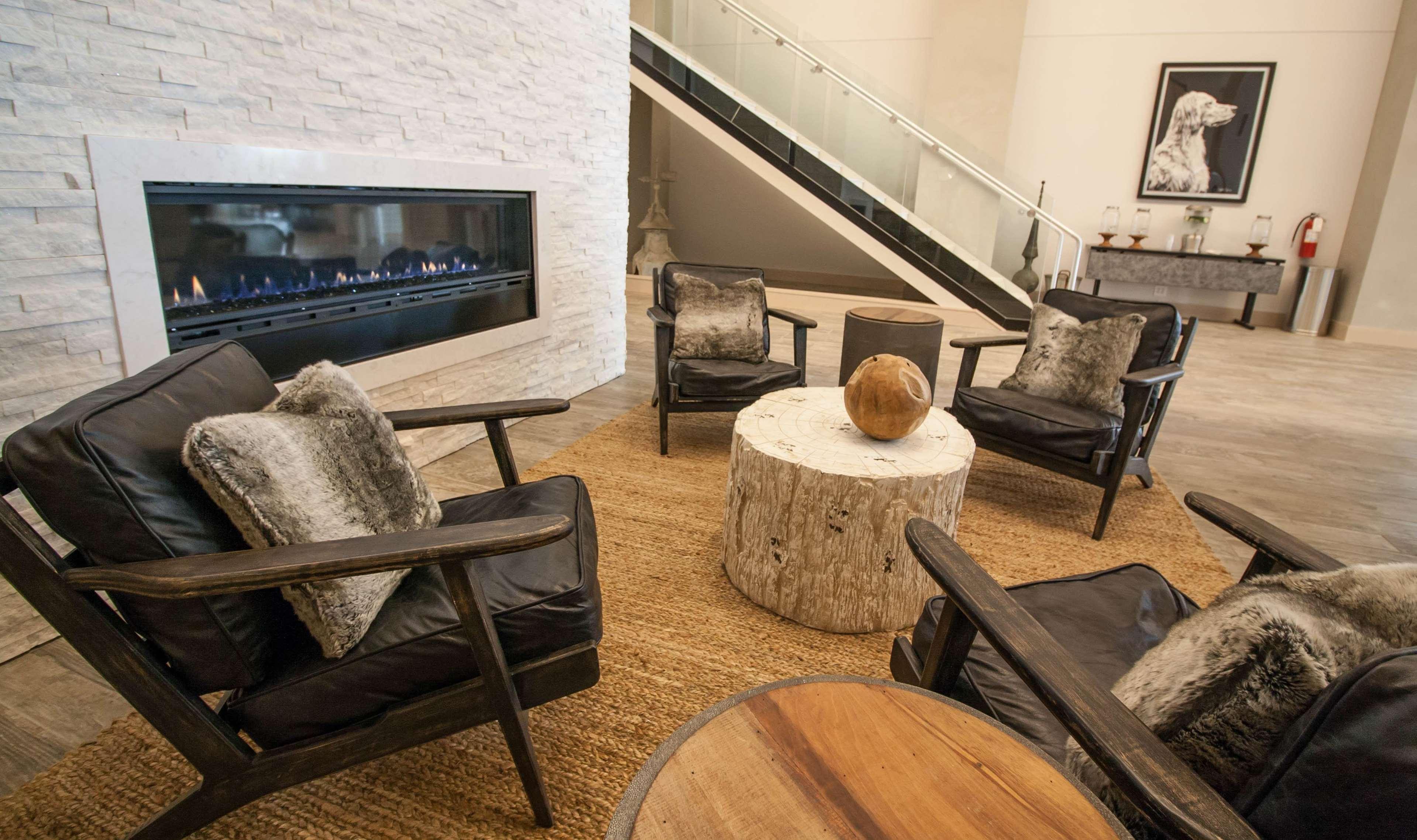 Hotel Renovo Des Moines Urbandale,Tapestry Collection Hilton Dış mekan fotoğraf