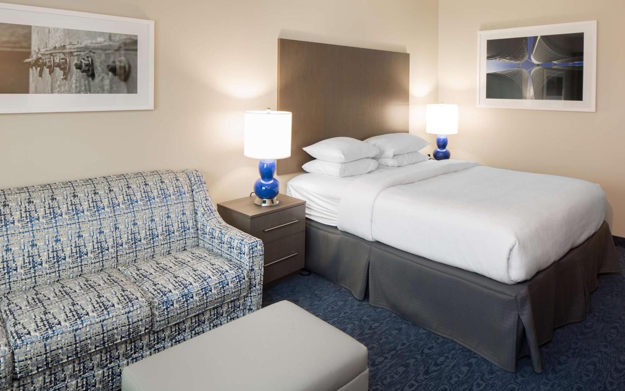 Hotel Renovo Des Moines Urbandale,Tapestry Collection Hilton Dış mekan fotoğraf