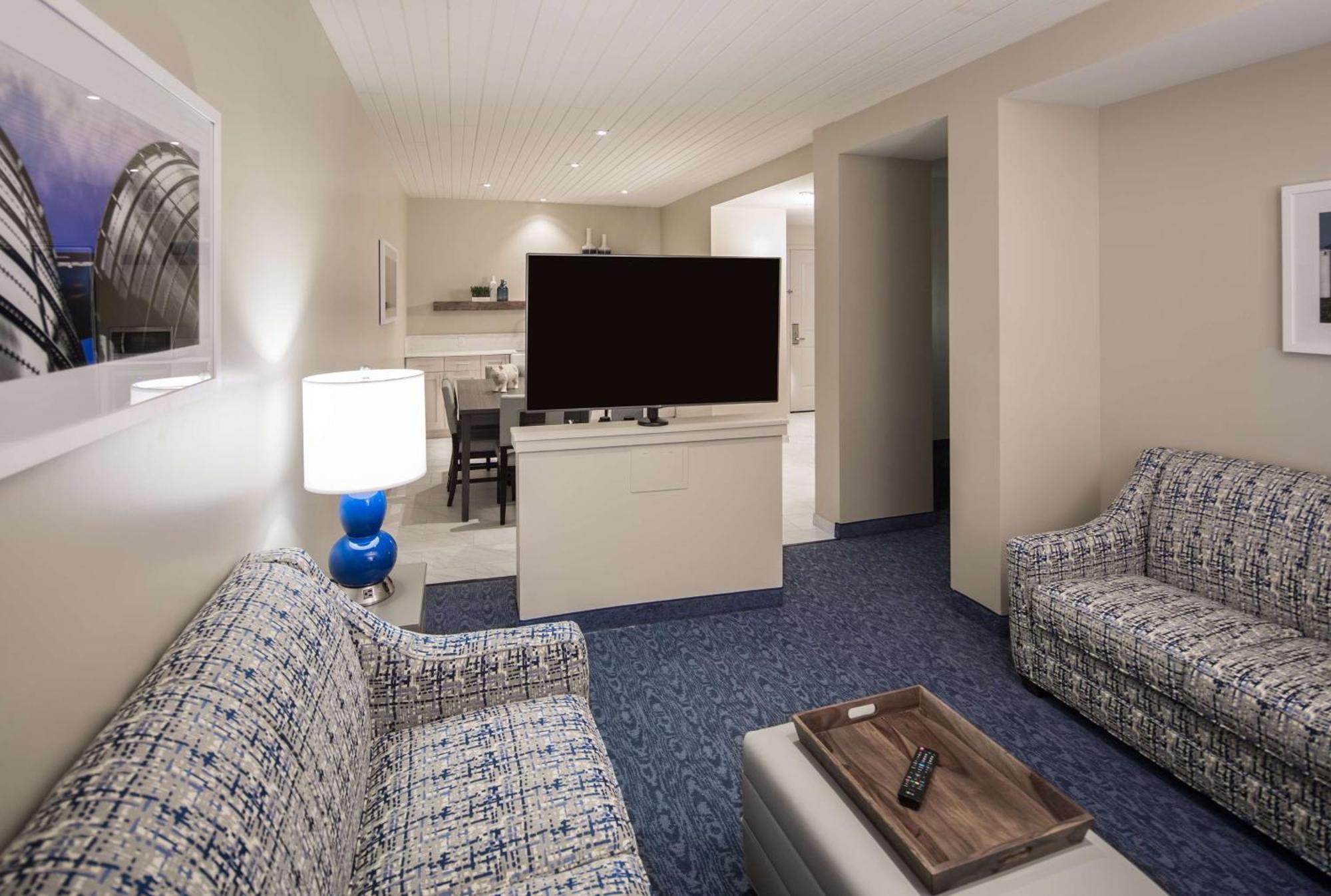 Hotel Renovo Des Moines Urbandale,Tapestry Collection Hilton Dış mekan fotoğraf